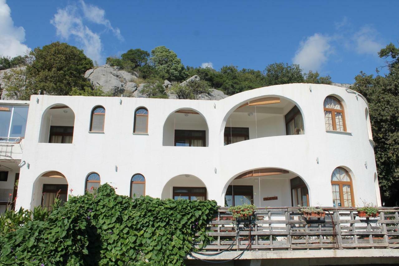 Pataki Guesthouse Petrovac ภายนอก รูปภาพ