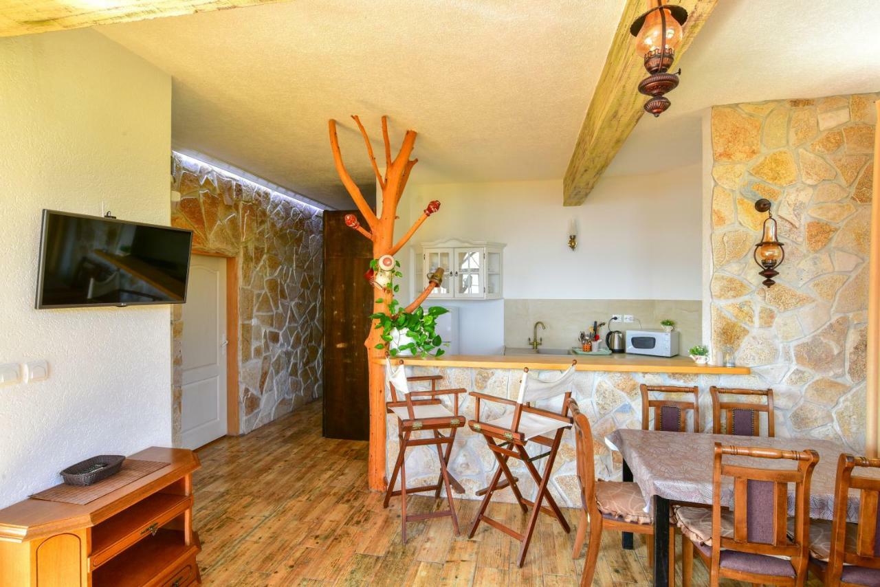 Pataki Guesthouse Petrovac ภายนอก รูปภาพ