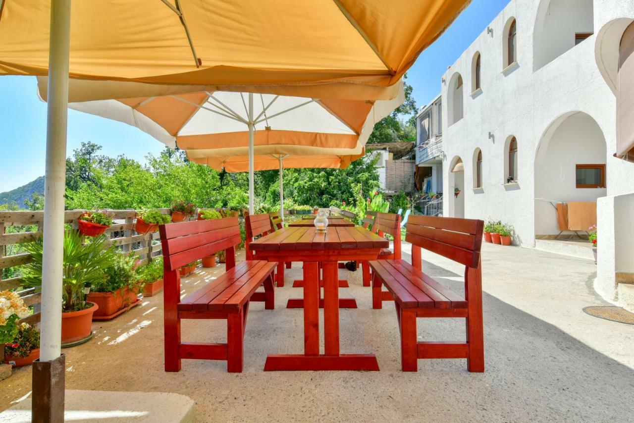 Pataki Guesthouse Petrovac ภายนอก รูปภาพ