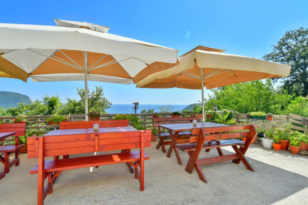 Pataki Guesthouse Petrovac ภายนอก รูปภาพ