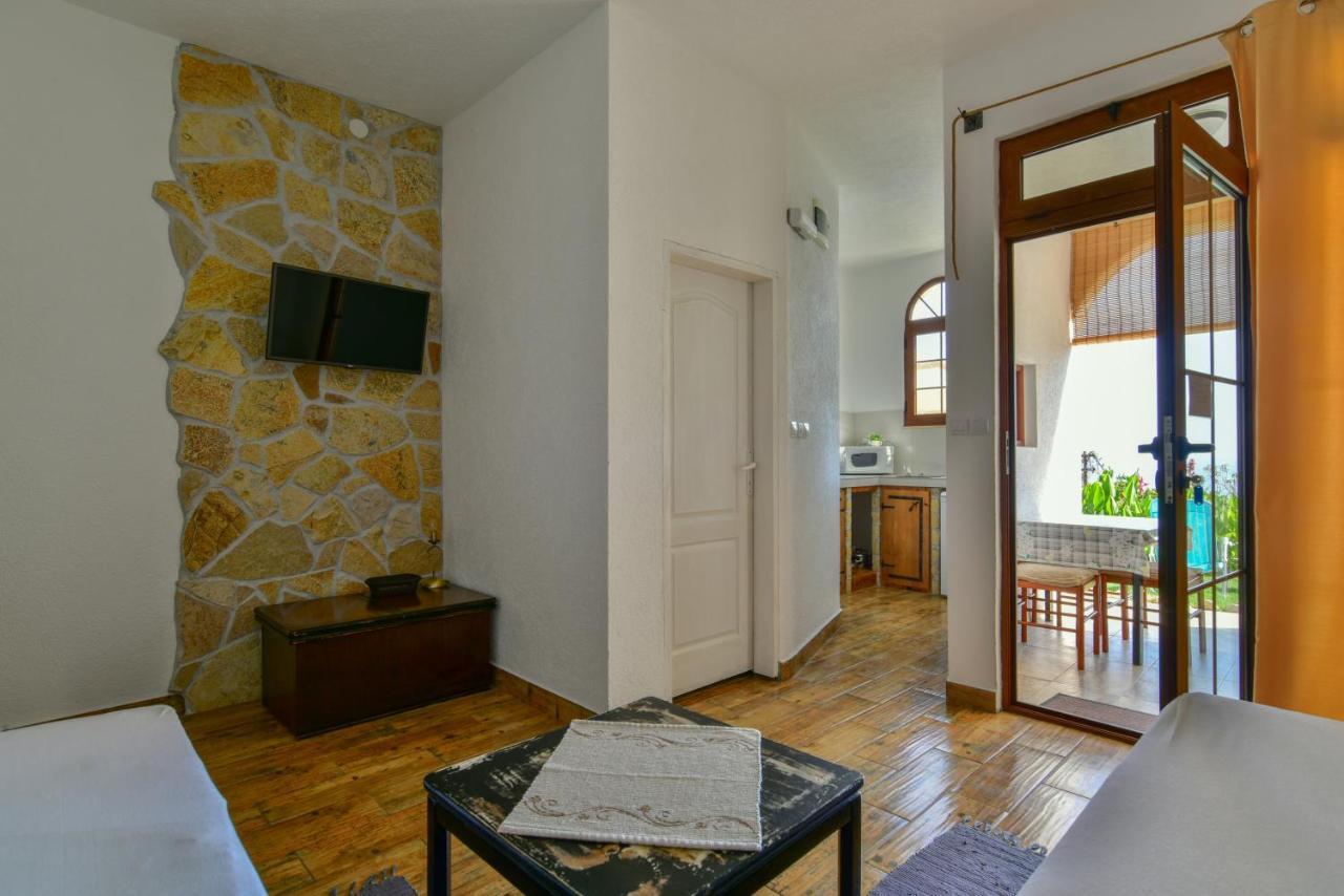 Pataki Guesthouse Petrovac ภายนอก รูปภาพ